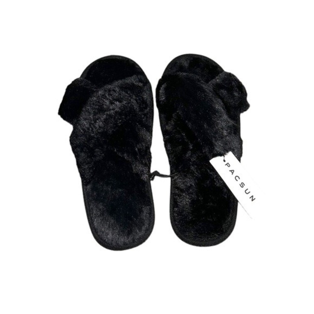 NWT Pacsun Cozy black furry slippers